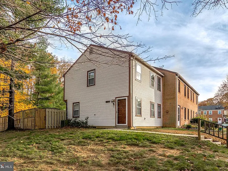 7732 Matisse Way — Photo 2