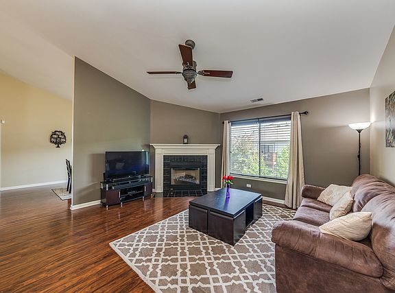 3rd image of 1084 Parkhill Cir #1084