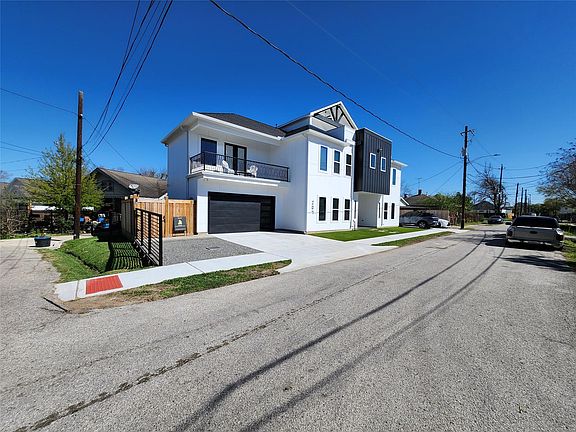 2nd image of 207 Carl St