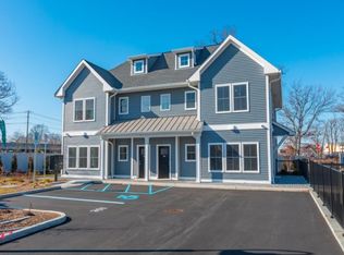 843 Lake Blvd #101, Lindenhurst, NY 11757