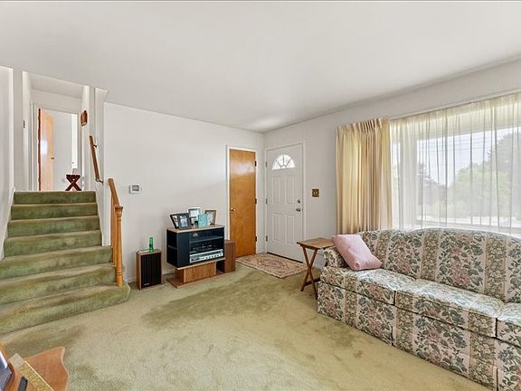5th image of 6 Summit Ave