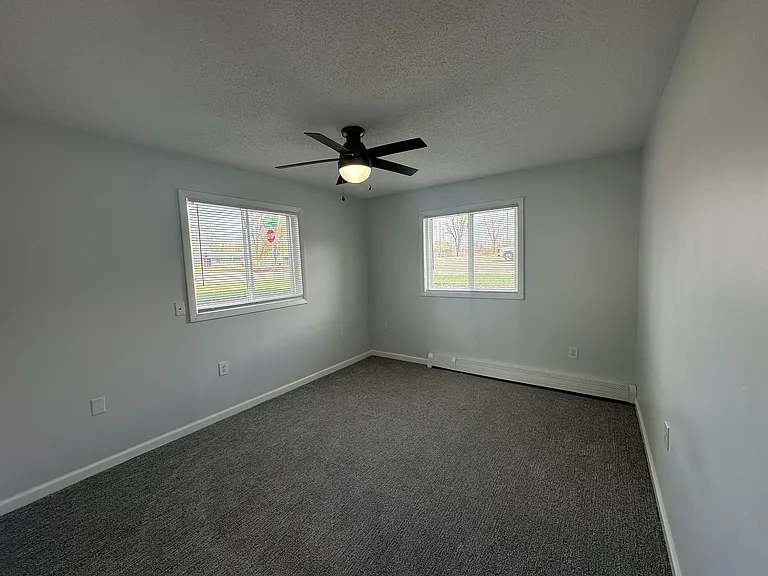 633 Agnes St — Photo 7