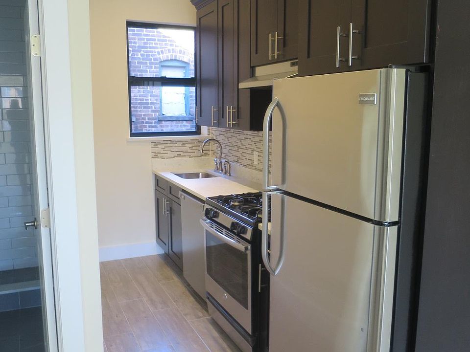1st image of 3048 Steinway St