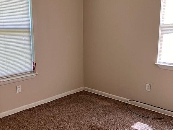 5th image of 4075 Charles Cir