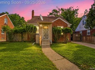 12040 W Parkway St, Redford, MI 48239