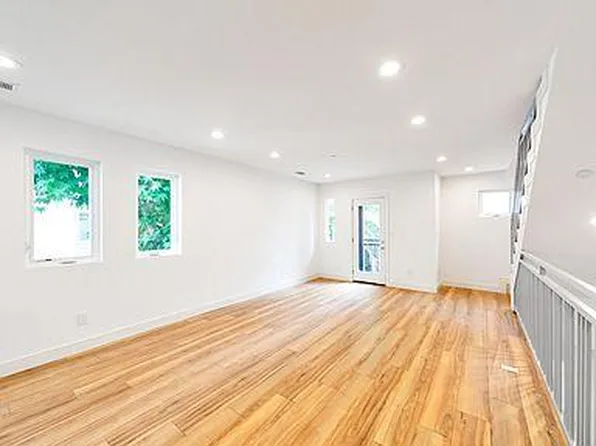 1235 1/2 W 39th Pl, Los Angeles, CA 90037