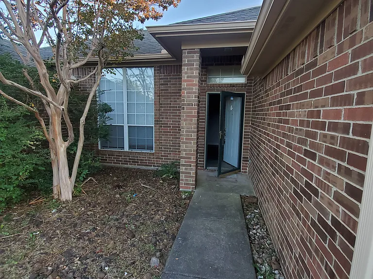 1001 Brookhaven Dr — Photo 7