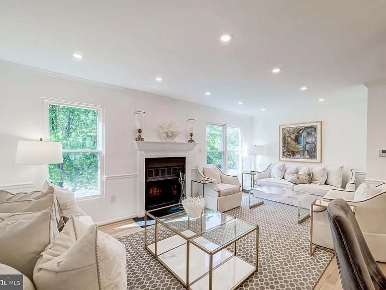 8 Carriage House Cir — Photo 9