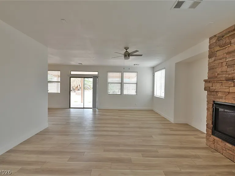 681 Summit Valley Ln — Photo 3