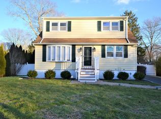 8 Heather Dr, Remsenburg / Speonk, NY 11960