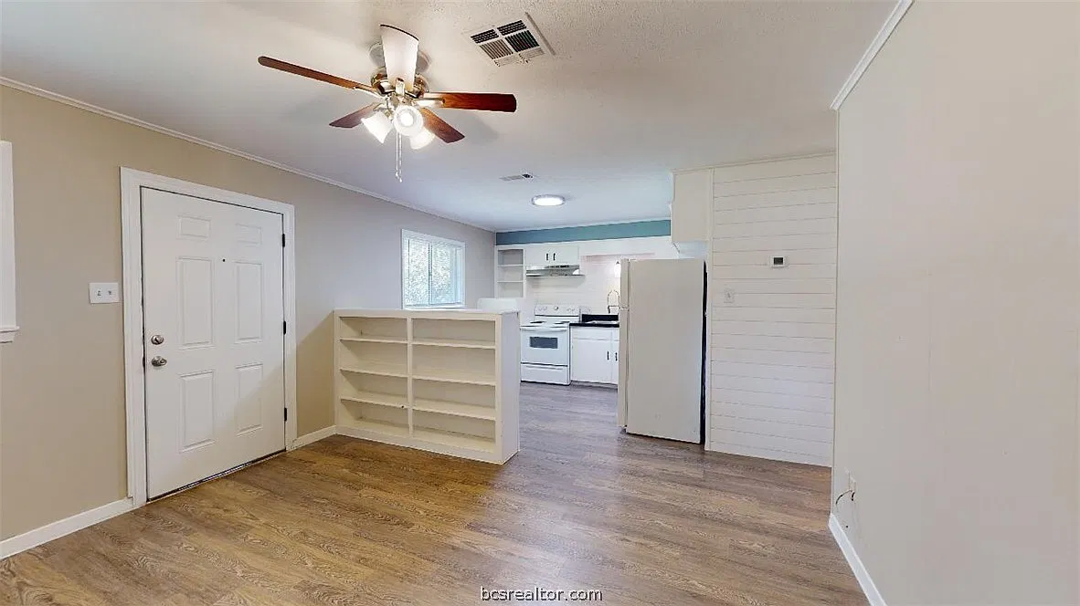 2 bed, 1.0 bath, 744 sqft, $1,000 — Photo 4