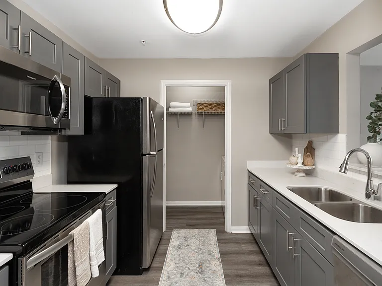 Riverwood Apartments — Photo 5