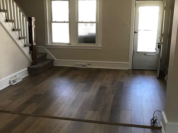 3rd image of 214 Cedar Ave