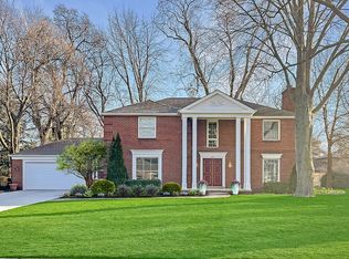 60 Stonehurst Rd, Grosse Pointe Shores, MI 48236