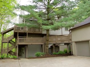 570 Meredith Ln, Cuyahoga Falls, OH