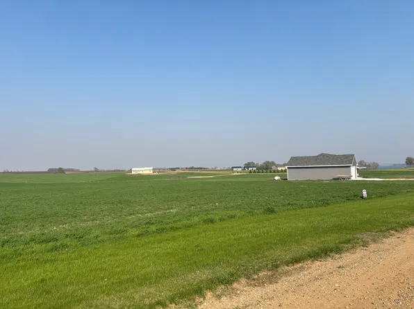 7466 Highview Dr, Waubay, SD 57273