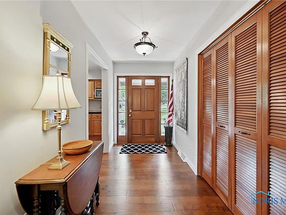 3rd image of 125 Carolin Ct