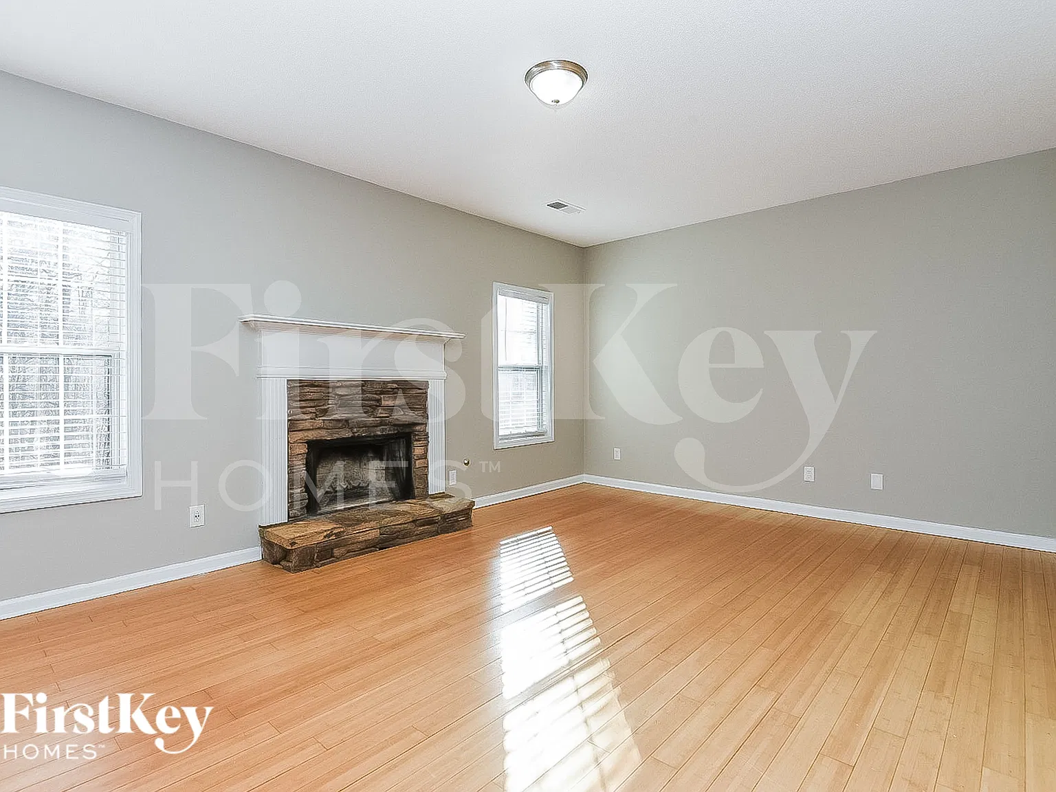 4 bed, 3.0 bath, 2376 sqft, $2,850 — Photo 2