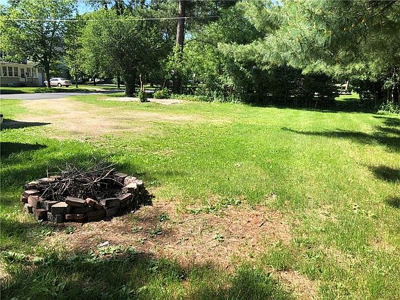 3rd image of 221 16th Ave W