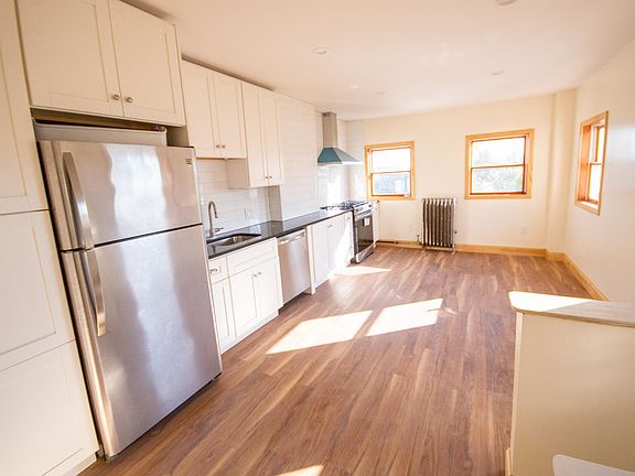 Newly renovated eat-in kitchen