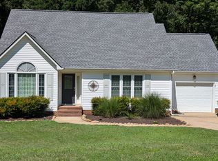 236 Holly Ridge Ln, Mebane, NC 27302