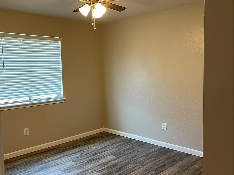 8904 Chisholm Trl — Photo 15