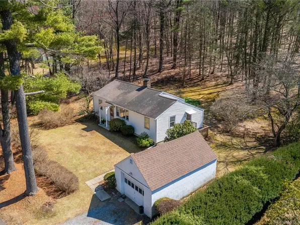 7 Rockwood Lane, Danbury, CT 06811