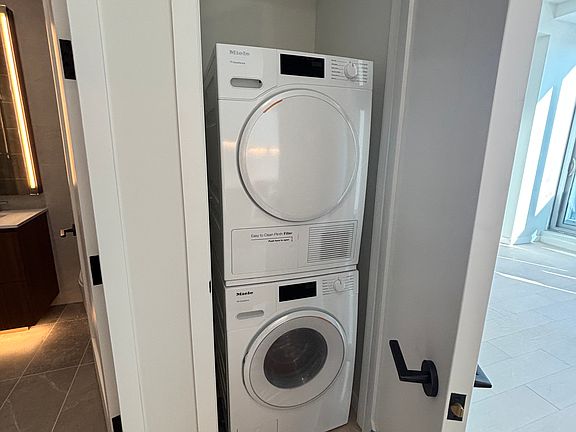 4th image of 3532 Leavitt St #11