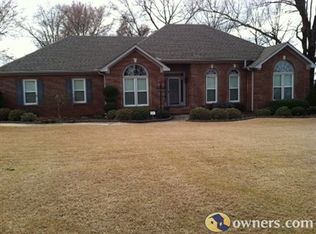 121 Deerfield Dr, Decatur, AL 35603