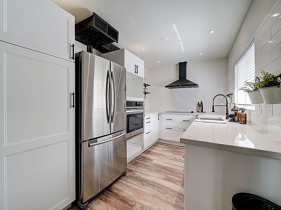 3rd image of 3310 S Parkside Dr