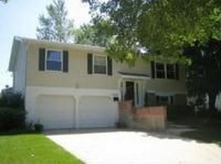 1505 Mayfield Ln, Hoffman Estates, IL 60169