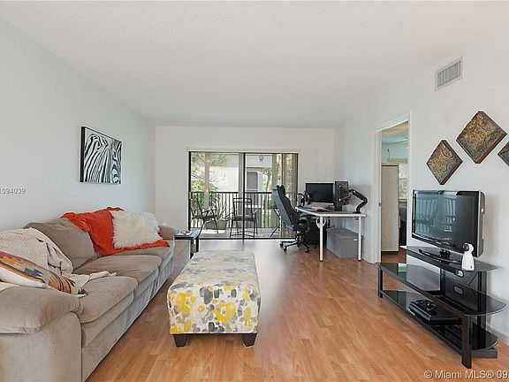 5th image of 225 SE 10th St APT 7D