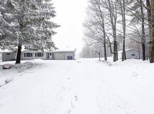 8599 County Line Dr, Rosholt, WI 54473