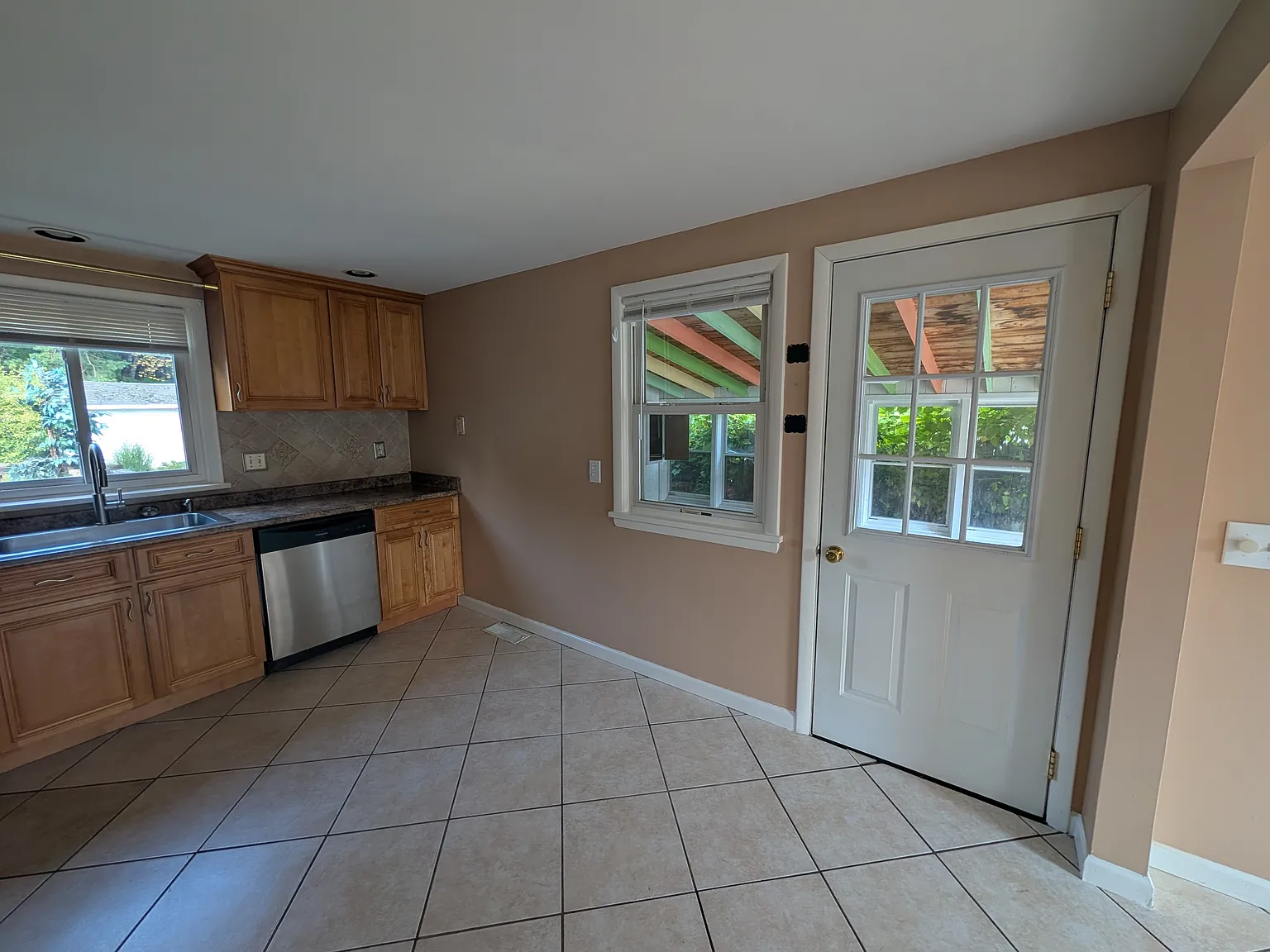 3 bed, 1.5 bath, 1600 sqft, $2,195 — Photo 4