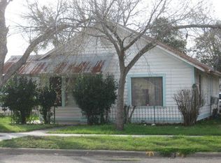 312 S Walnut Ave, Luling, TX 78648