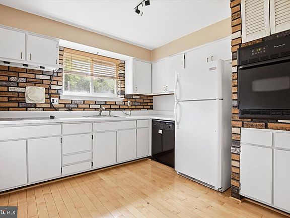 5th image of 411 Lori Ln