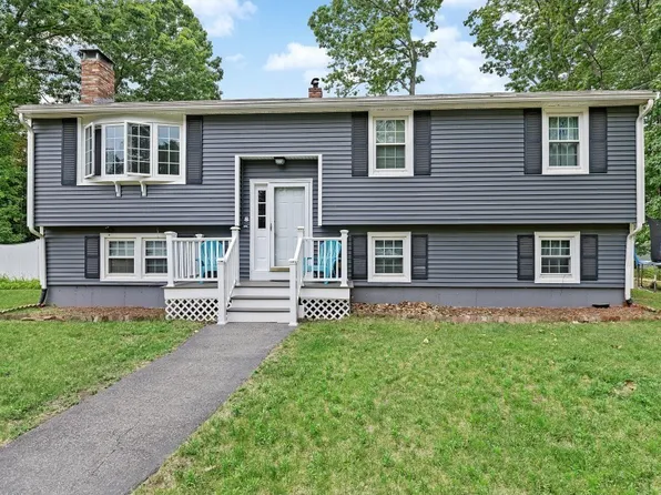 8 Oak St, Wilmington, MA 01887