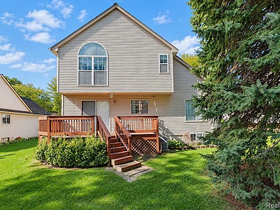5th image of 1325 Crystal Ln