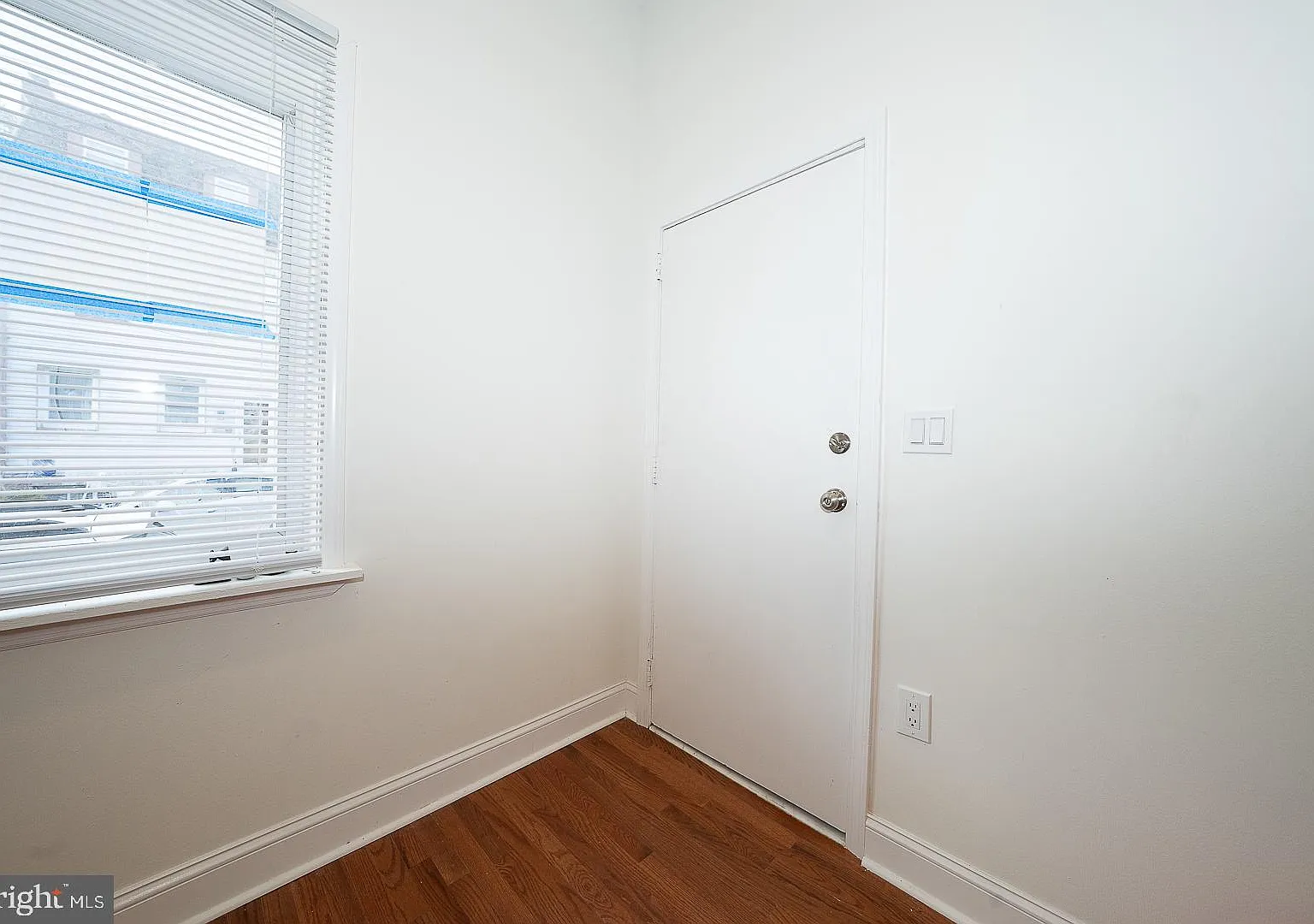 1 bed, 1.0 bath, 1550 sqft, $1,600 — Photo 2