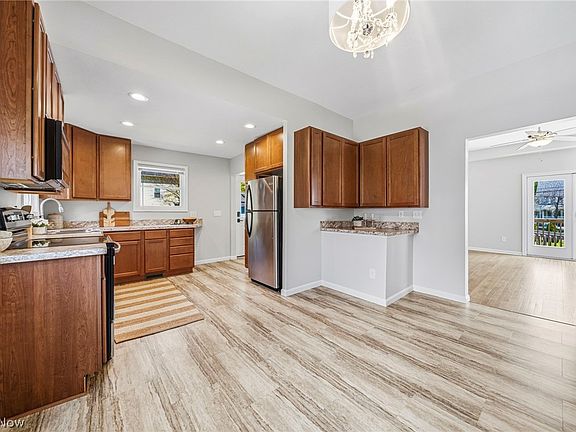 5th image of 409 W Grant St