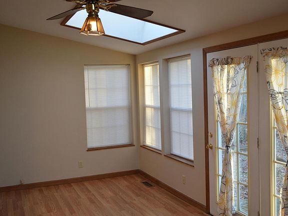 5th image of 18 Briar Ct