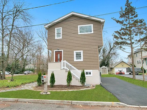 3rd image of 26 Center Dr