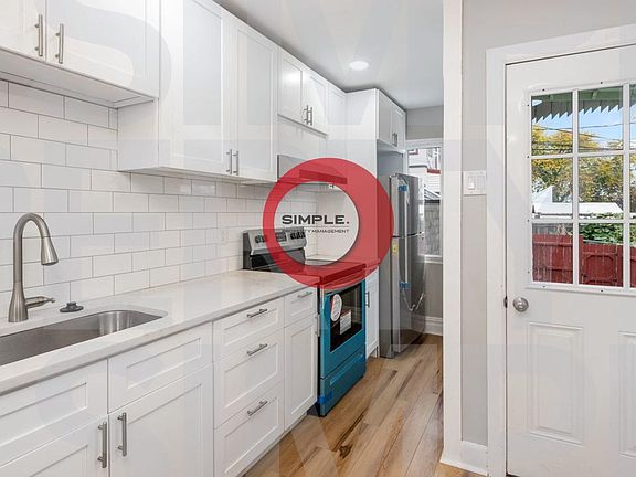 3rd image of 535 Marion St