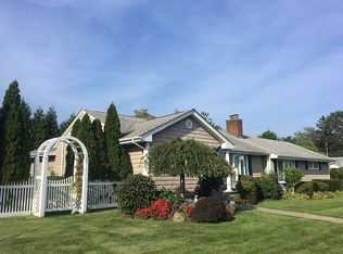 10 Laurel Ln, Syosset, NY 11791