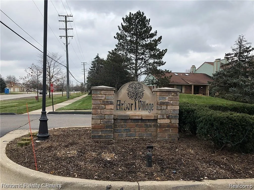 2 bed, 1.5 bath, 1337 sqft, $1,800 — Photo 2