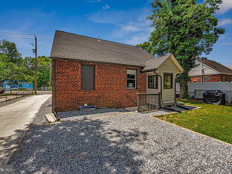 3704 Hamilton St — Photo 38