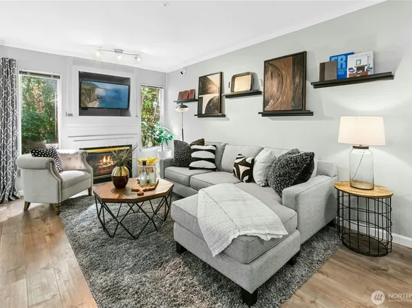 25235 SE Klahanie Blvd #G102, Sammamish, WA 98029