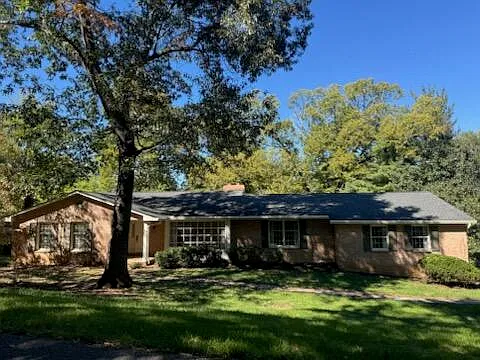 4 bed, 3.0 bath, 3925 sqft, $3,795 — Photo 2