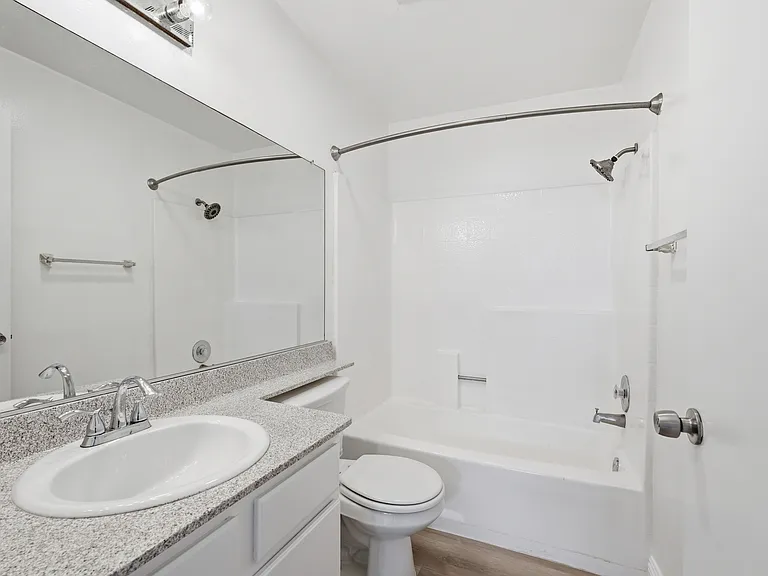 908 S Shenandoah St #104 — Photo 23