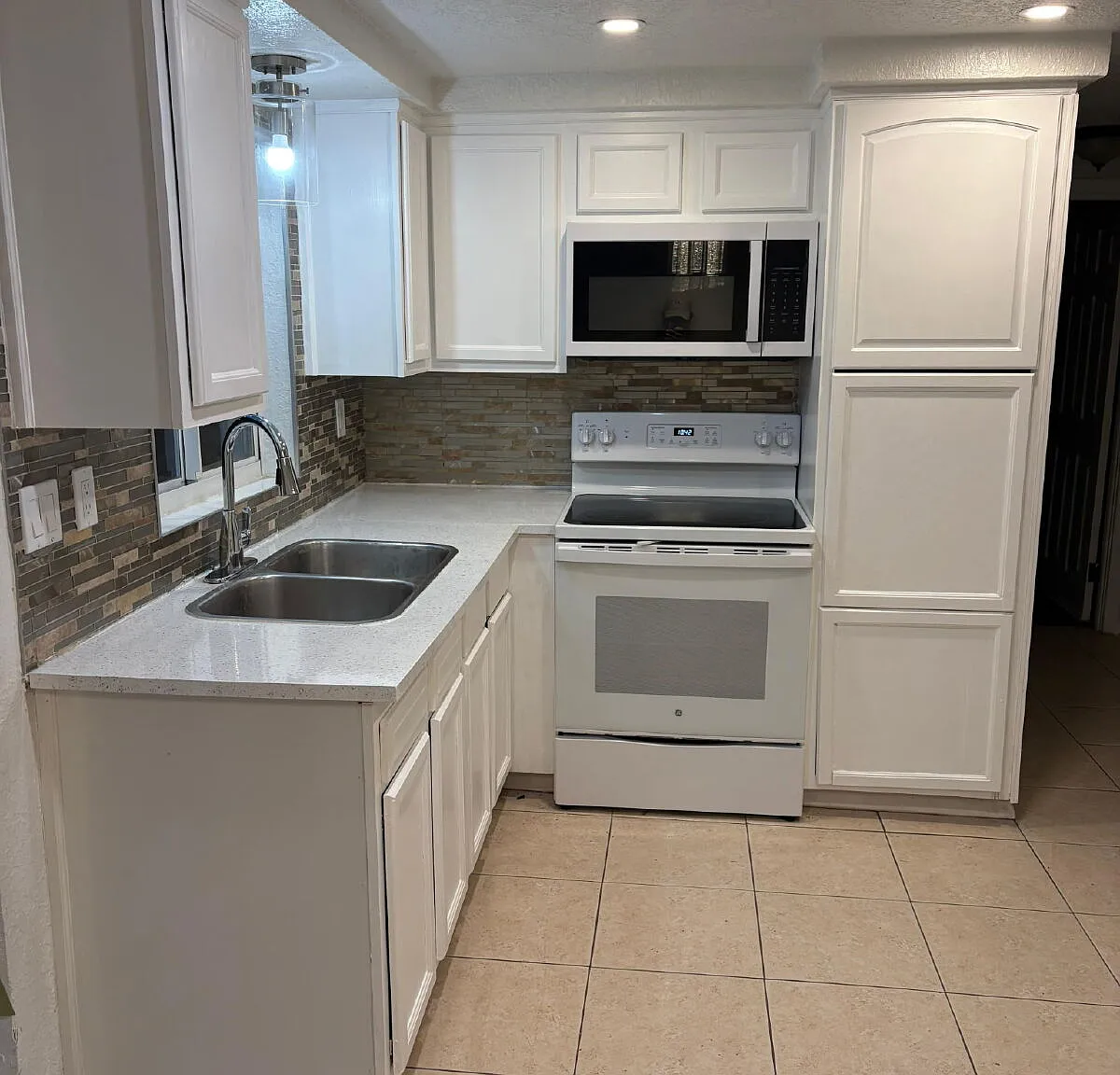 3 bed, 2.0 bath, 1100 sqft, $1,550 — Photo 4
